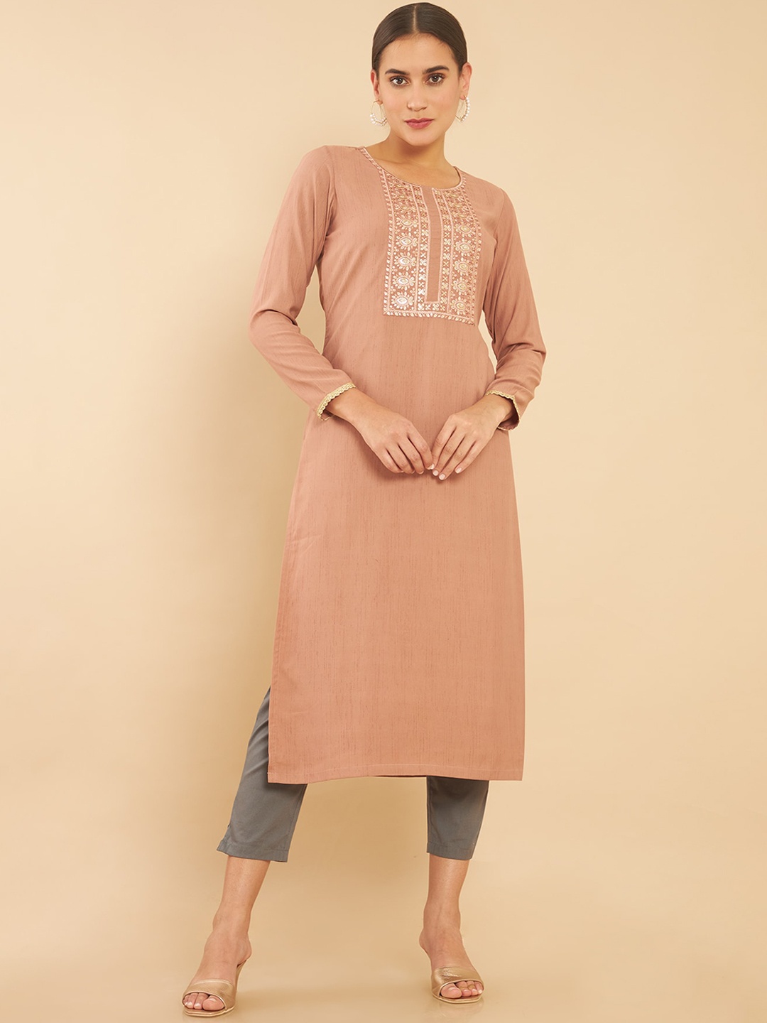 

Soch Women Peach-Coloured Ethnic Motifs Embroidered Thread Work Kurta
