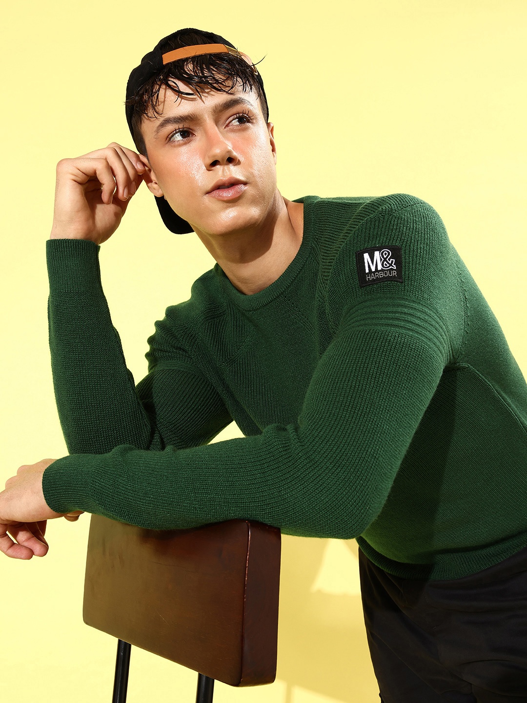 

Mast & Harbour Men Green Pullover with Brand Logo Applique Detail Sweaters
