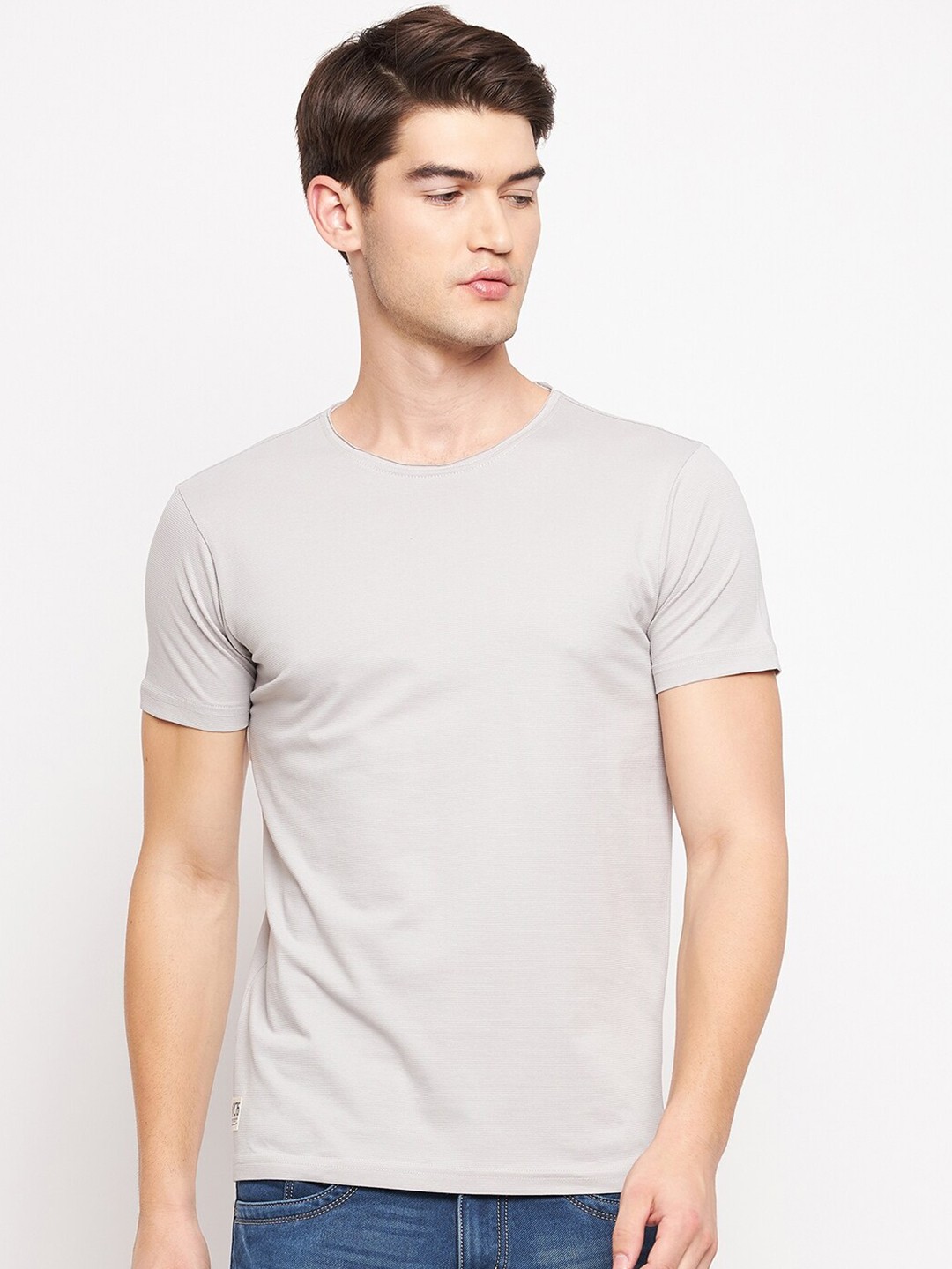 

QUBIC Men Grey Solid Cotton T-shirt