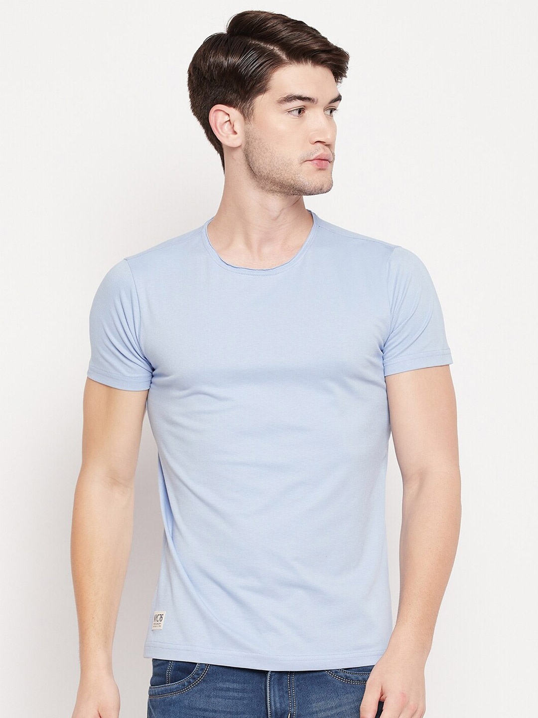 

QUBIC Men Blue Solid Cotton T-shirt