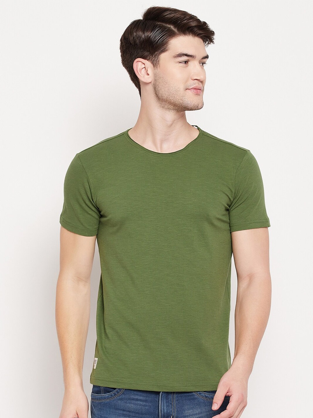 

QUBIC Men Olive Green Solid T-shirt