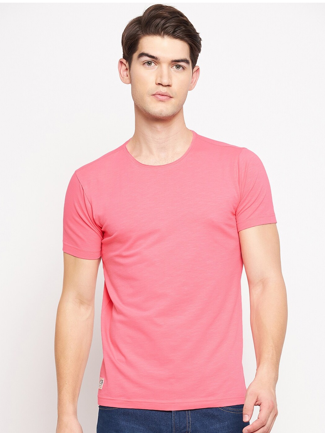 

QUBIC Men Pink Solid T-shirt