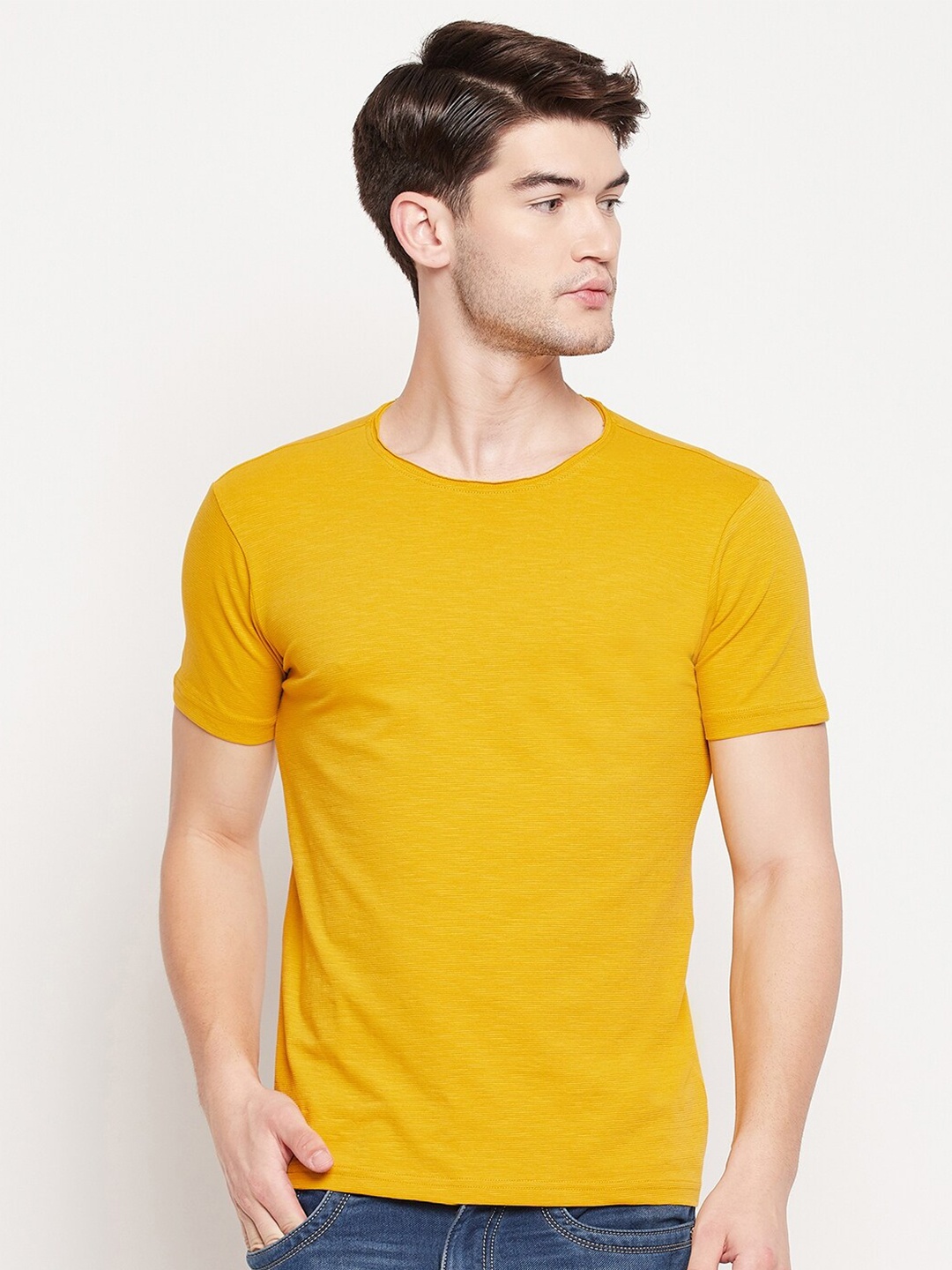 

QUBIC Men Yellow Solid T-shirt