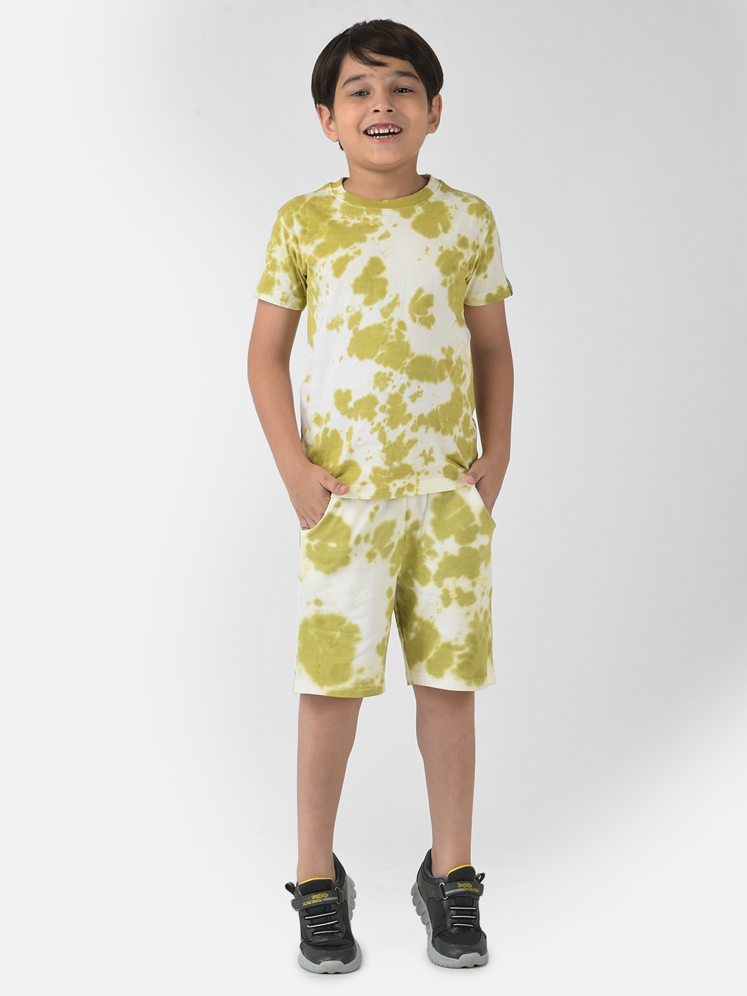 

Cub McPaws Boys White & Green Tie & Dye Printed Shorts