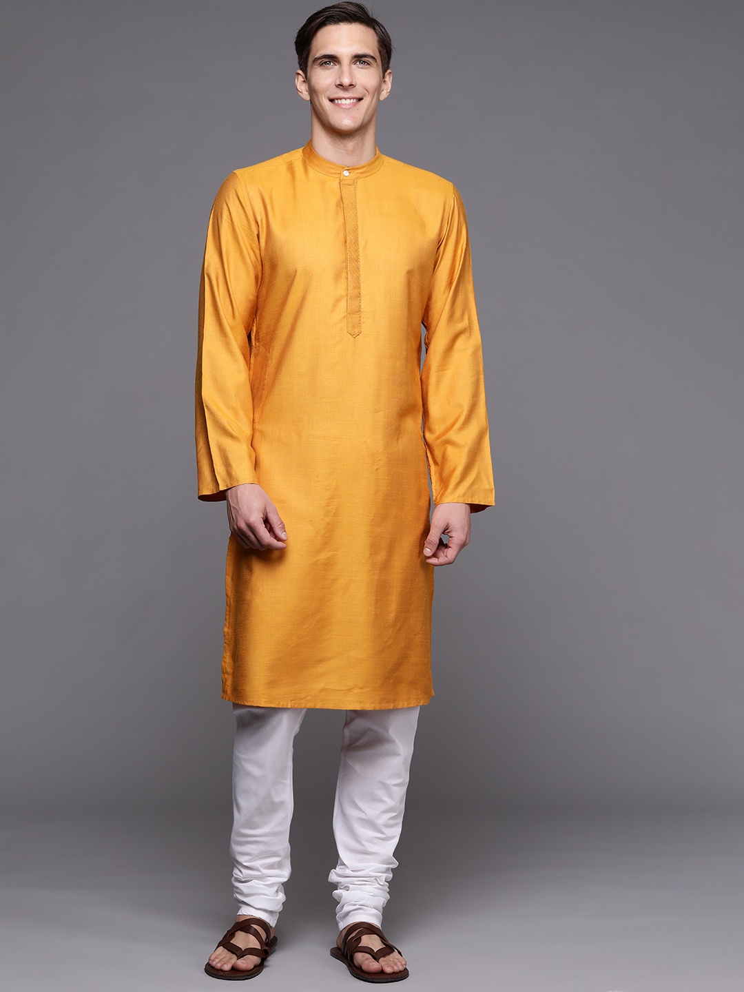 

Fabindia Men Yellow Solid Slim Fit Straight Kurta