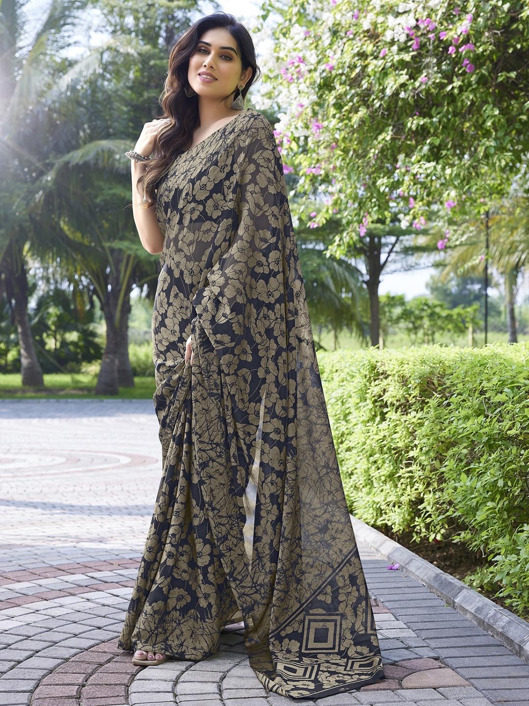 

KALINI Women Navy Blue & Beige Floral Saree