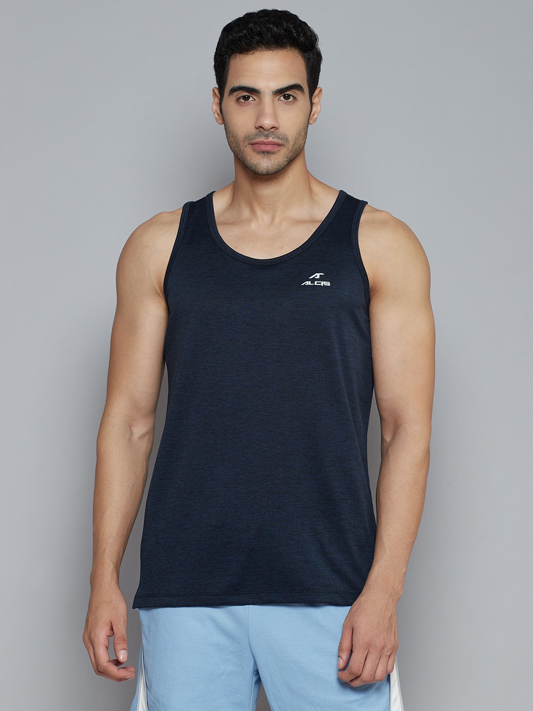 

Alcis Men Navy Blue Solid Slim Fit T-shirt