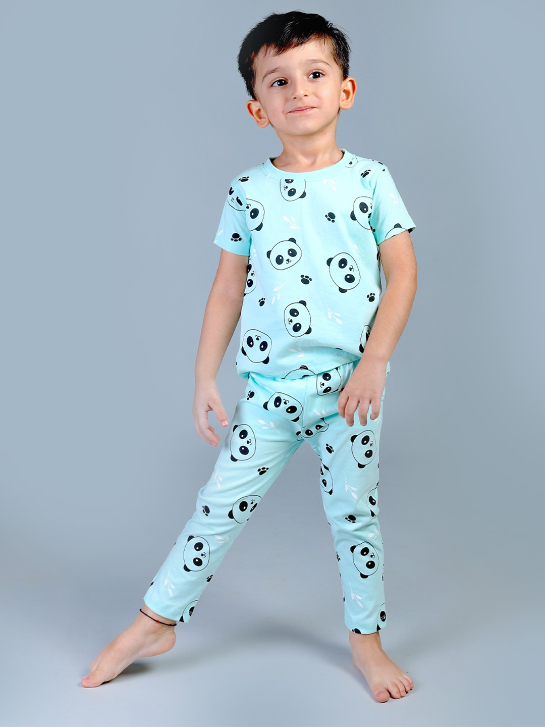 

Cuddles for Cubs Unisex Kids Green & Black Panda Printed Night suit