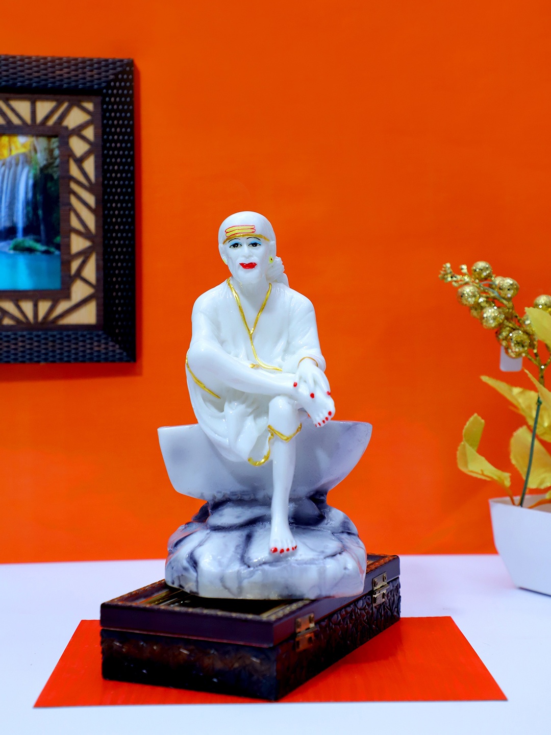 

FASHIYANOO White Sai Baba Idol Showpiece