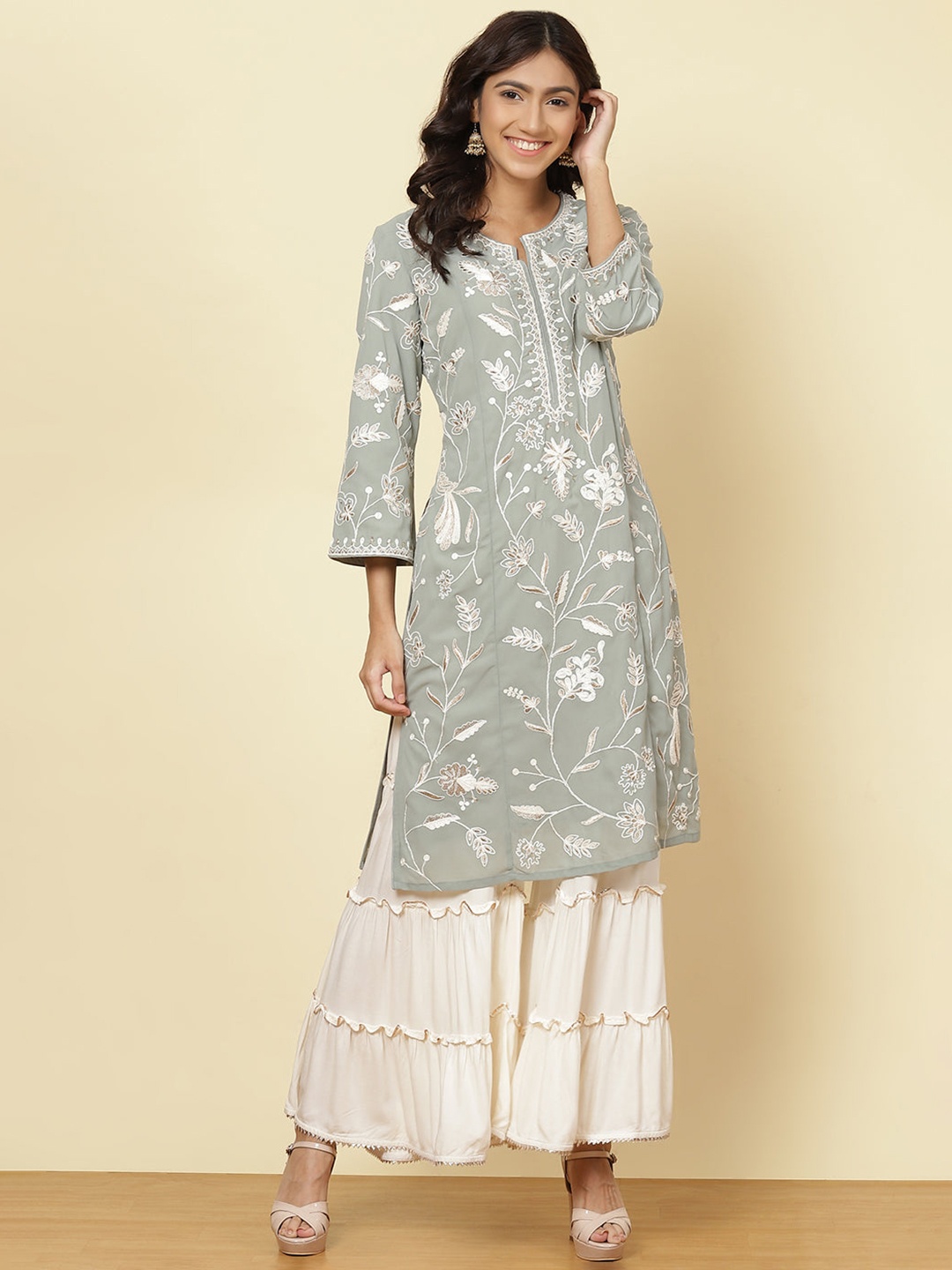 

Lakshita Women Grey Floral Embroidered Georgette Kurta