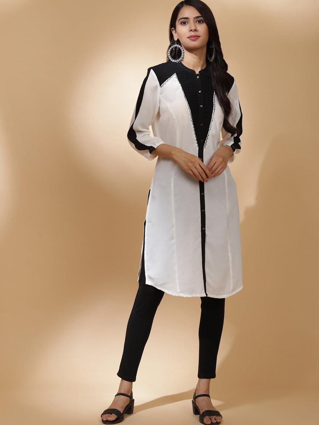 

Lakshita Women White & Black Crepe Kurta