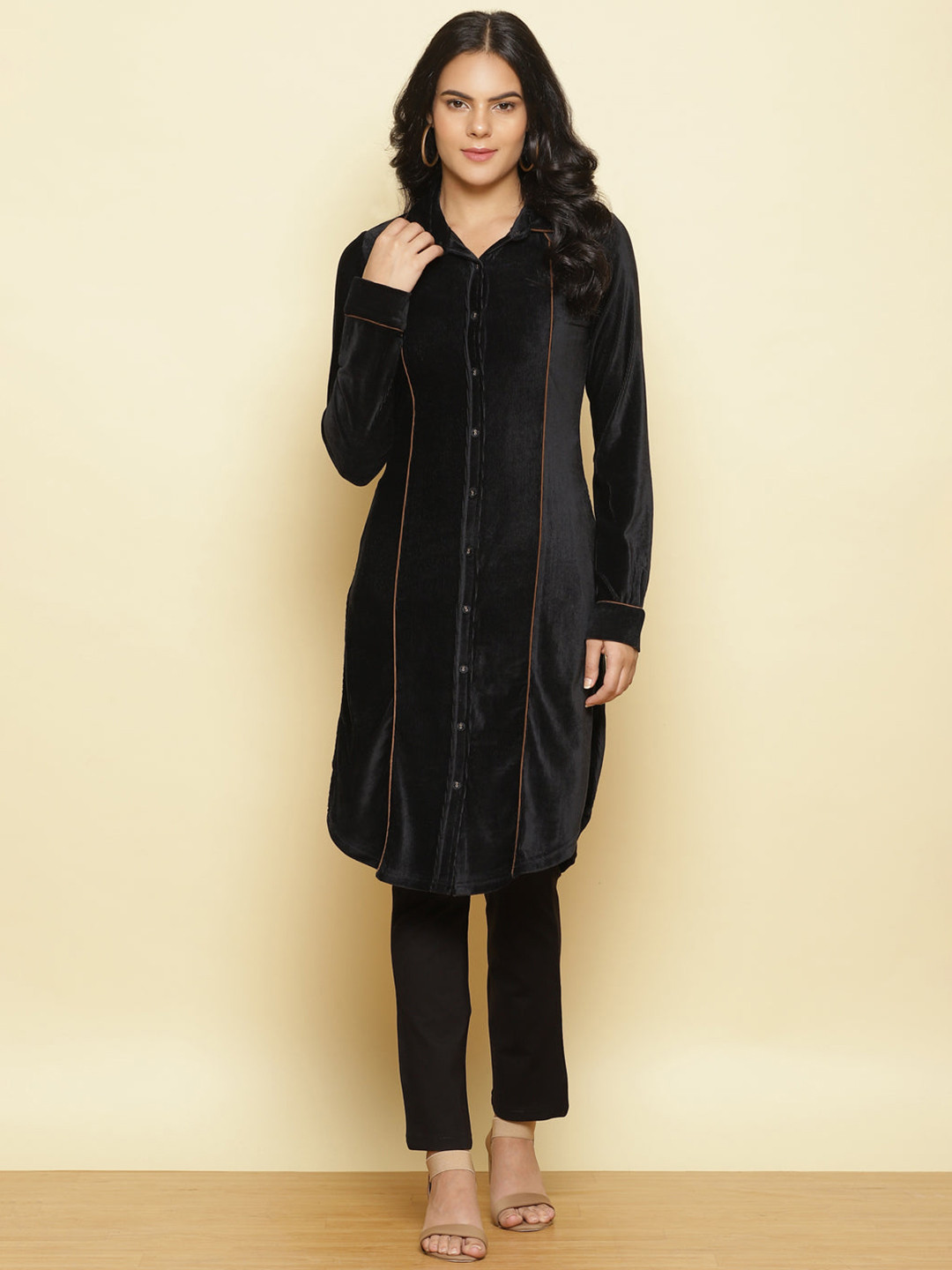 

Lakshita Women Black Velvet Pathani Kurta