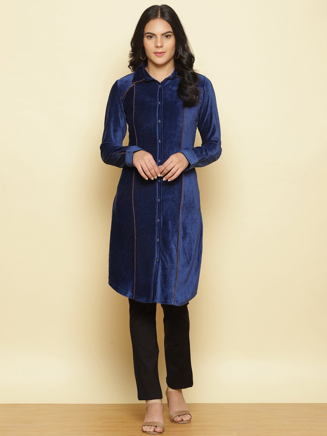 

Lakshita Women Blue Thread Work Velvet Kurta