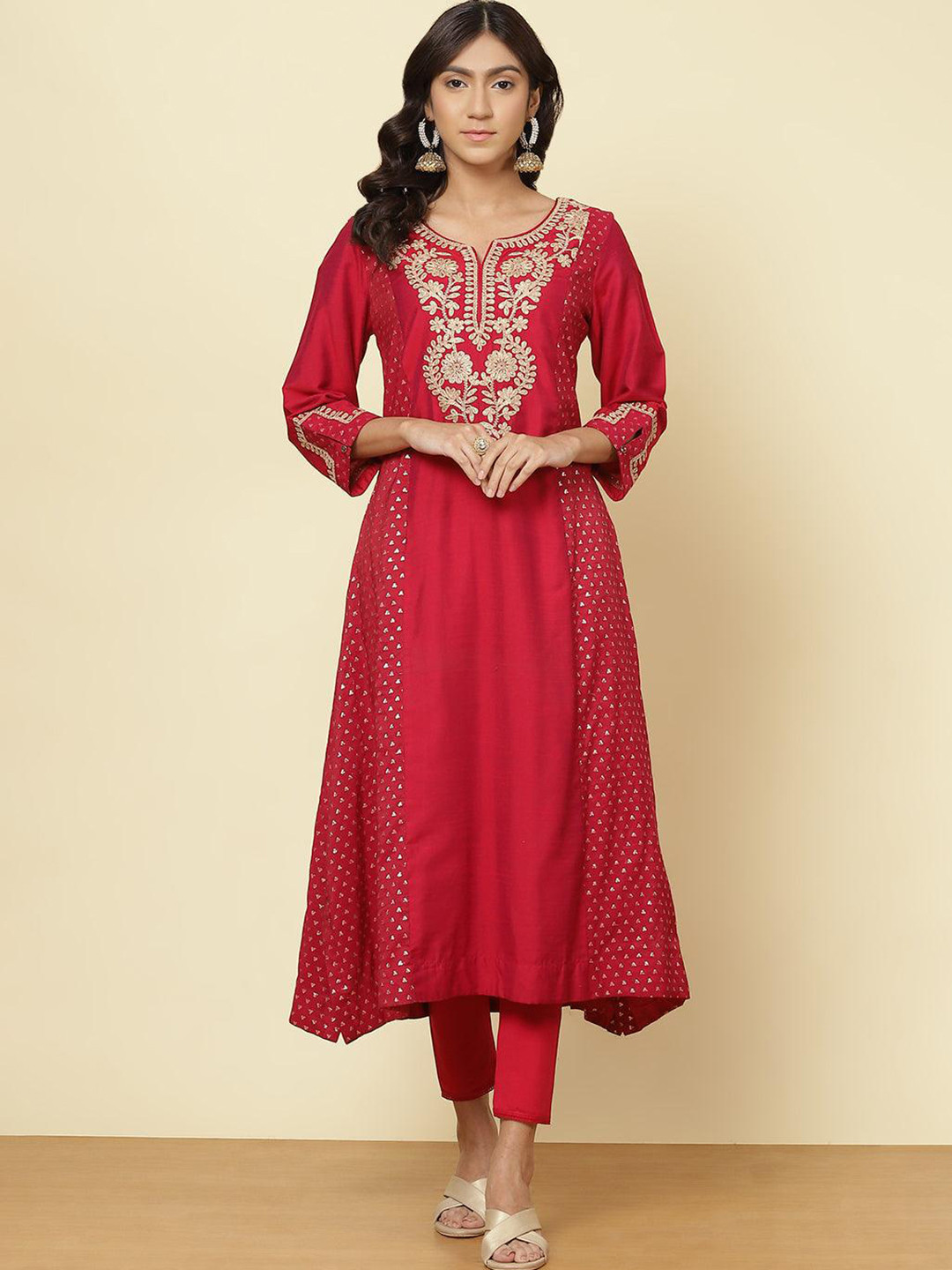 

Lakshita Women's Red Ethnic Motifs Keyhole Neck Flared Sleeves Thread Work Kurta