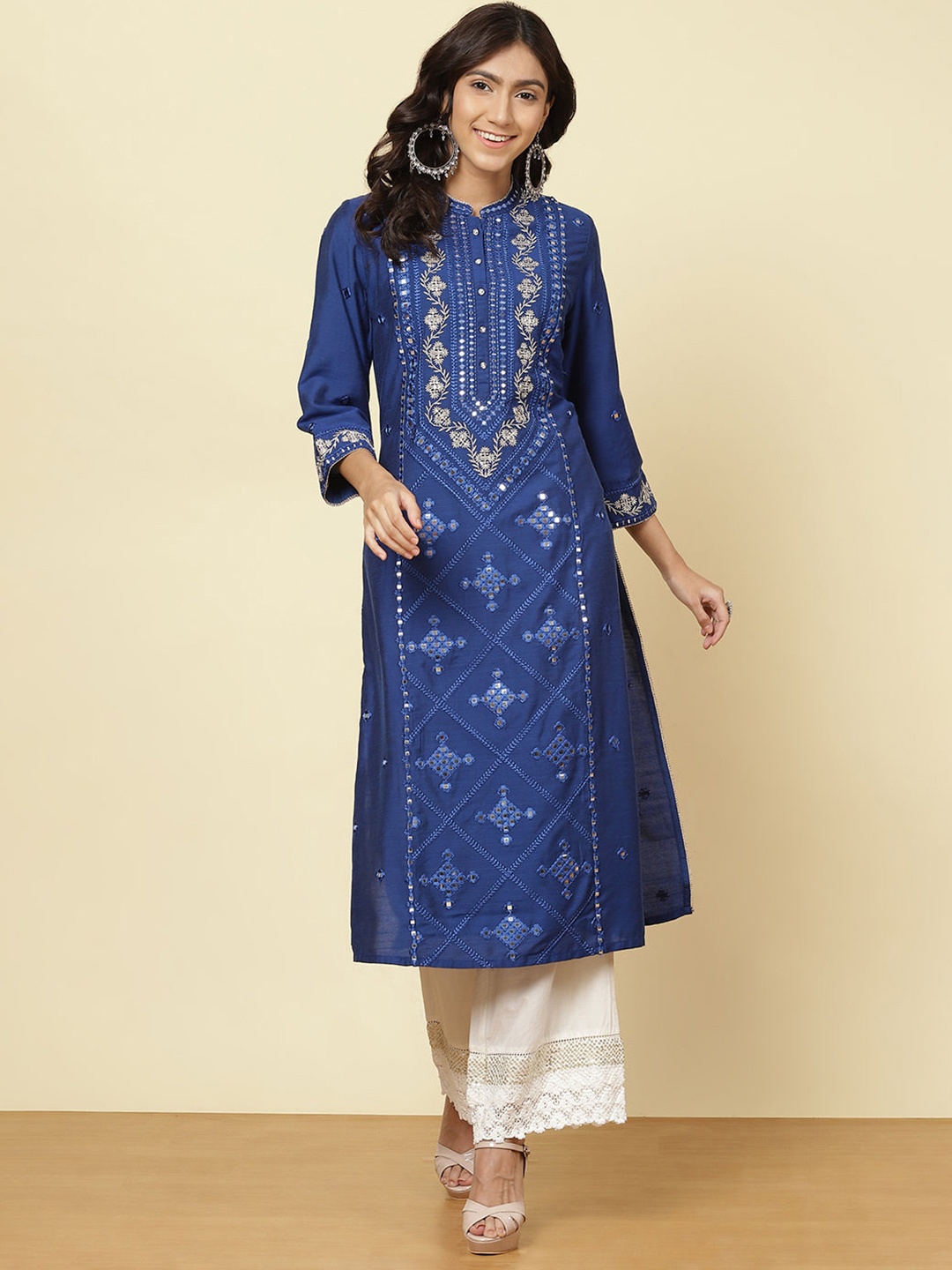 

Lakshita Women's Blue Geometric Embroidered Kurta