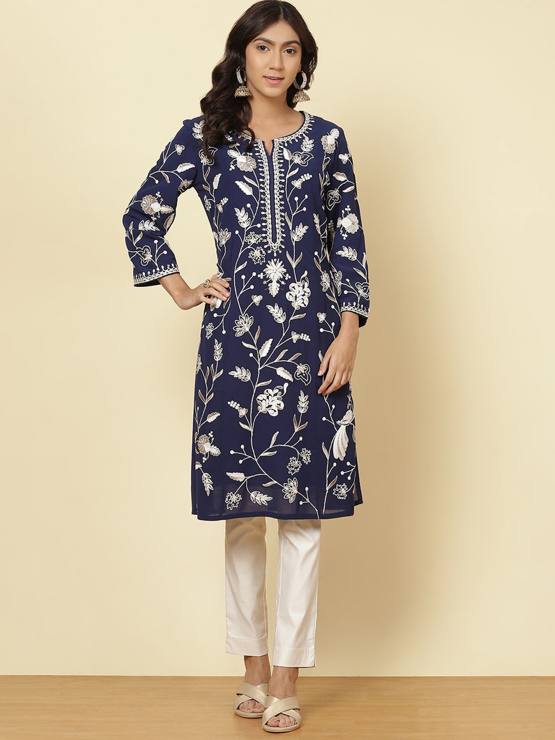 

Lakshita Women Blue & White Floral Printed Georgette Kurta