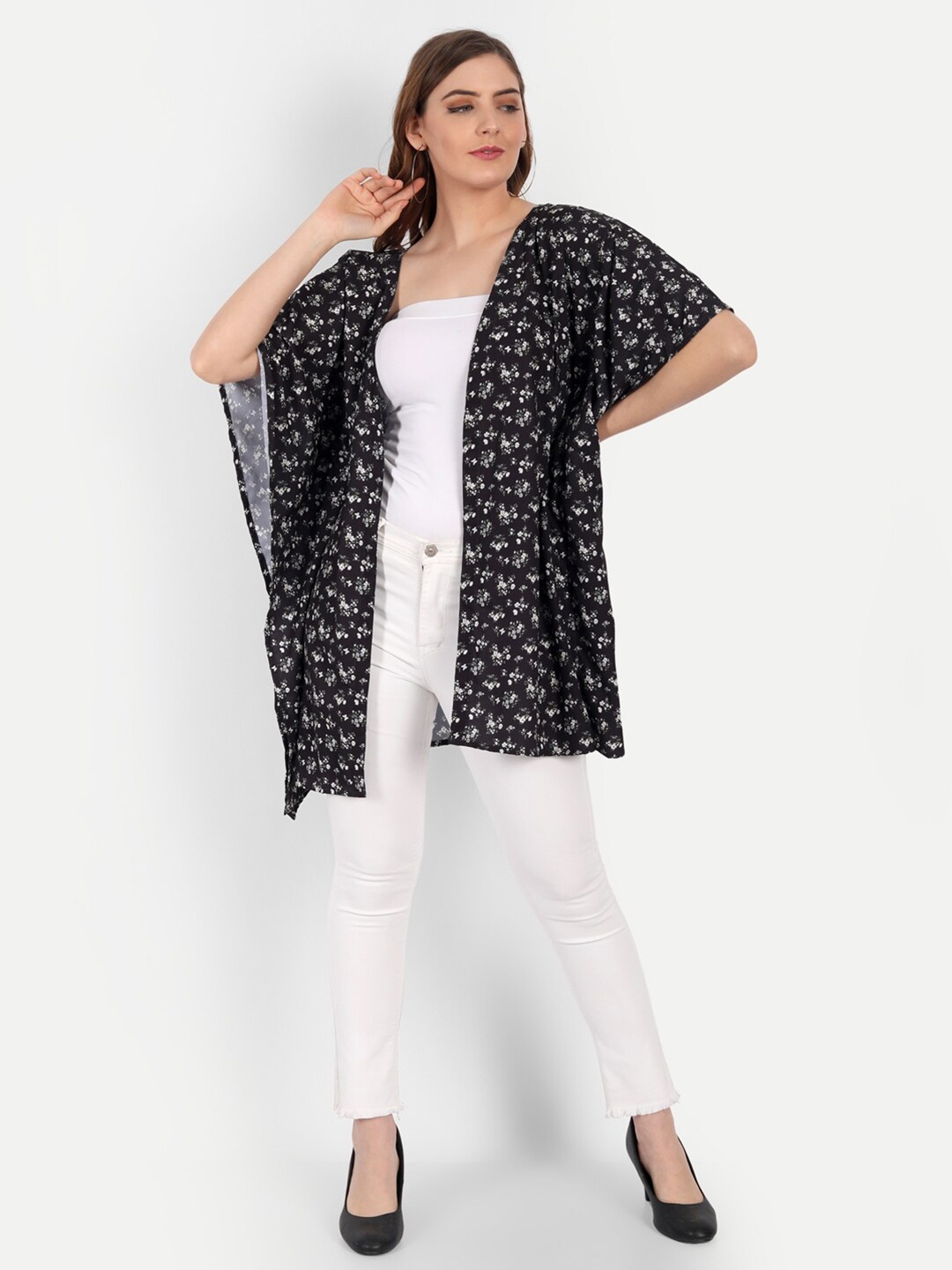 

KIROSHE BY KIRAN Women Black & White Printed Shrug