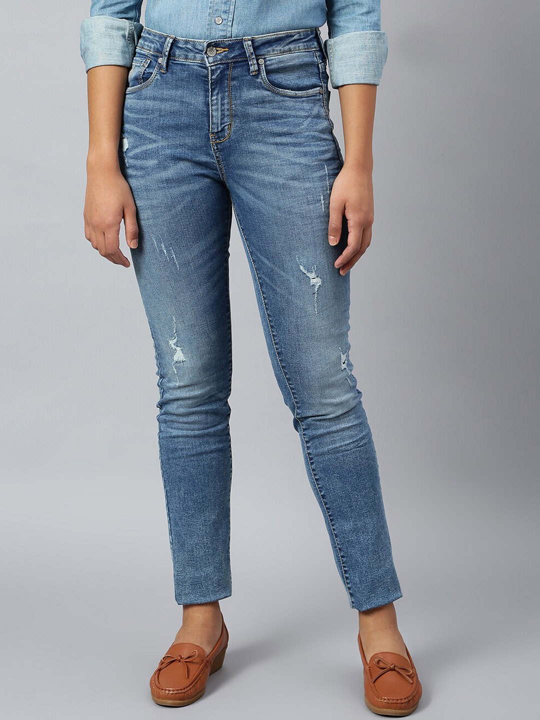 

Woodland Women Blue Mildly Distressed Light Fade Stretchable Jeans
