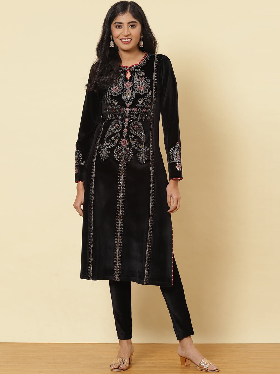 

Lakshita Women Charcoal Ethnic Motifs Embroidered Keyhole Neck Velvet Kurta