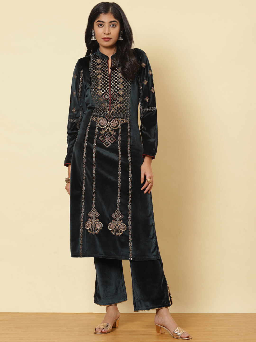 

Lakshita Women Sea Green Embellished Keyhole Neck Velvet Kurta
