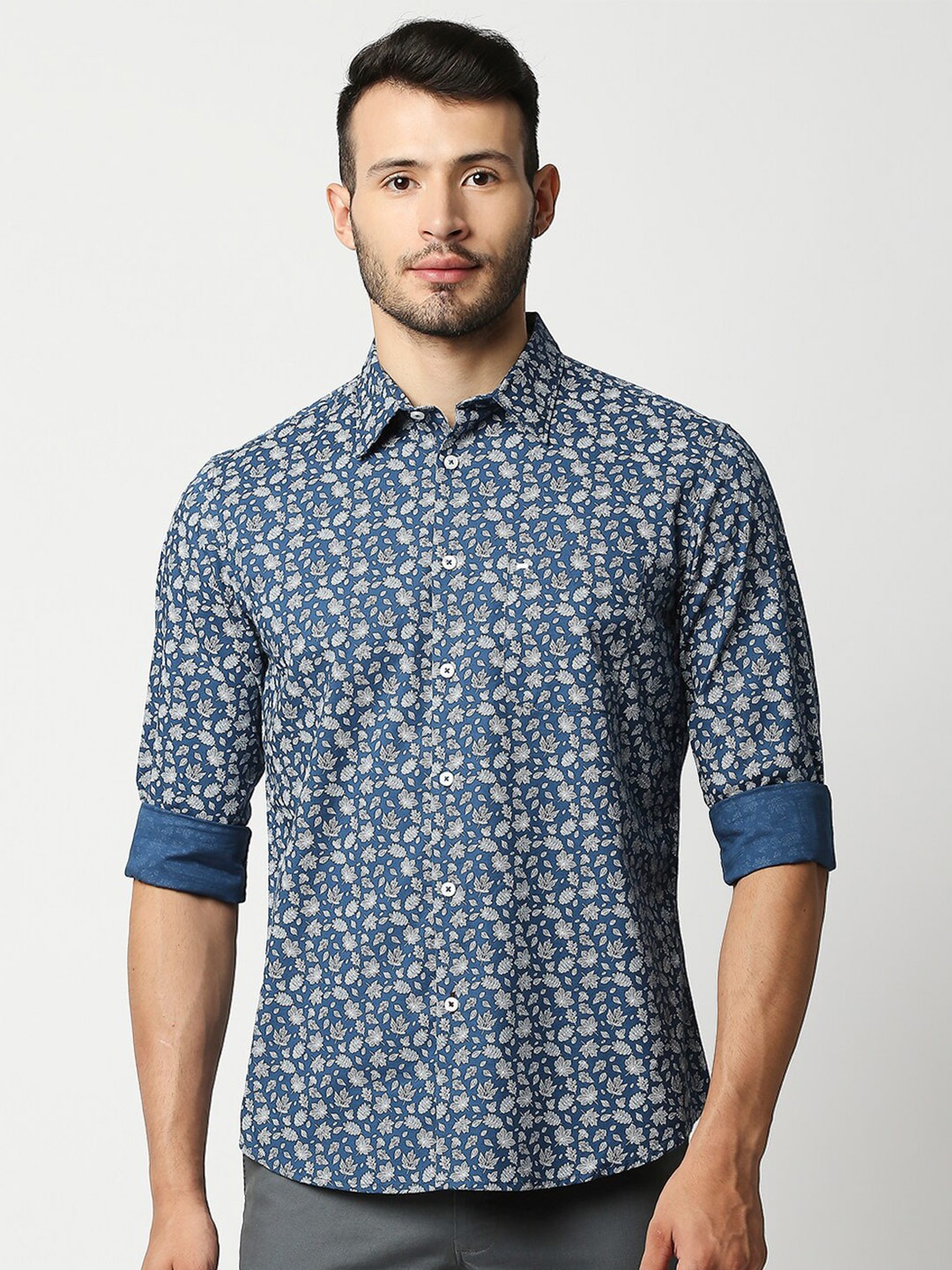 

Basics Men Blue and Grey Cotton Slim Fit Floral Printed Casual Shirt