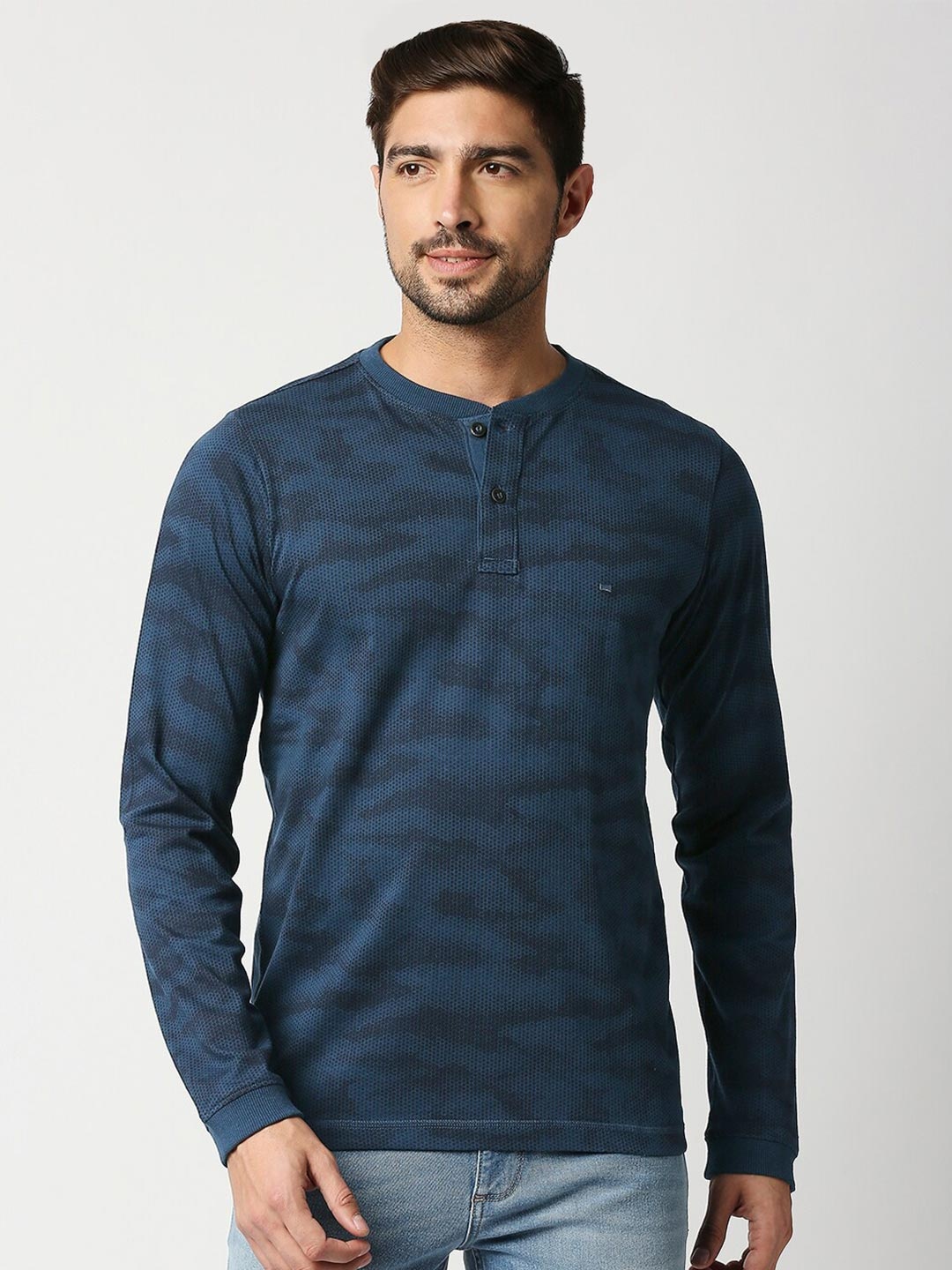 

Basics Men Blue Slim Fit Cotton T-shirt