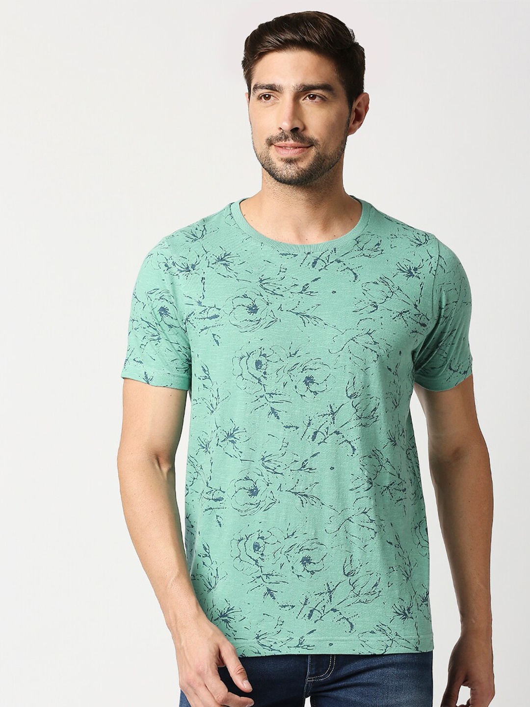 

Basics Men Green Floral Printed Slim Fit Cotton T-shirt