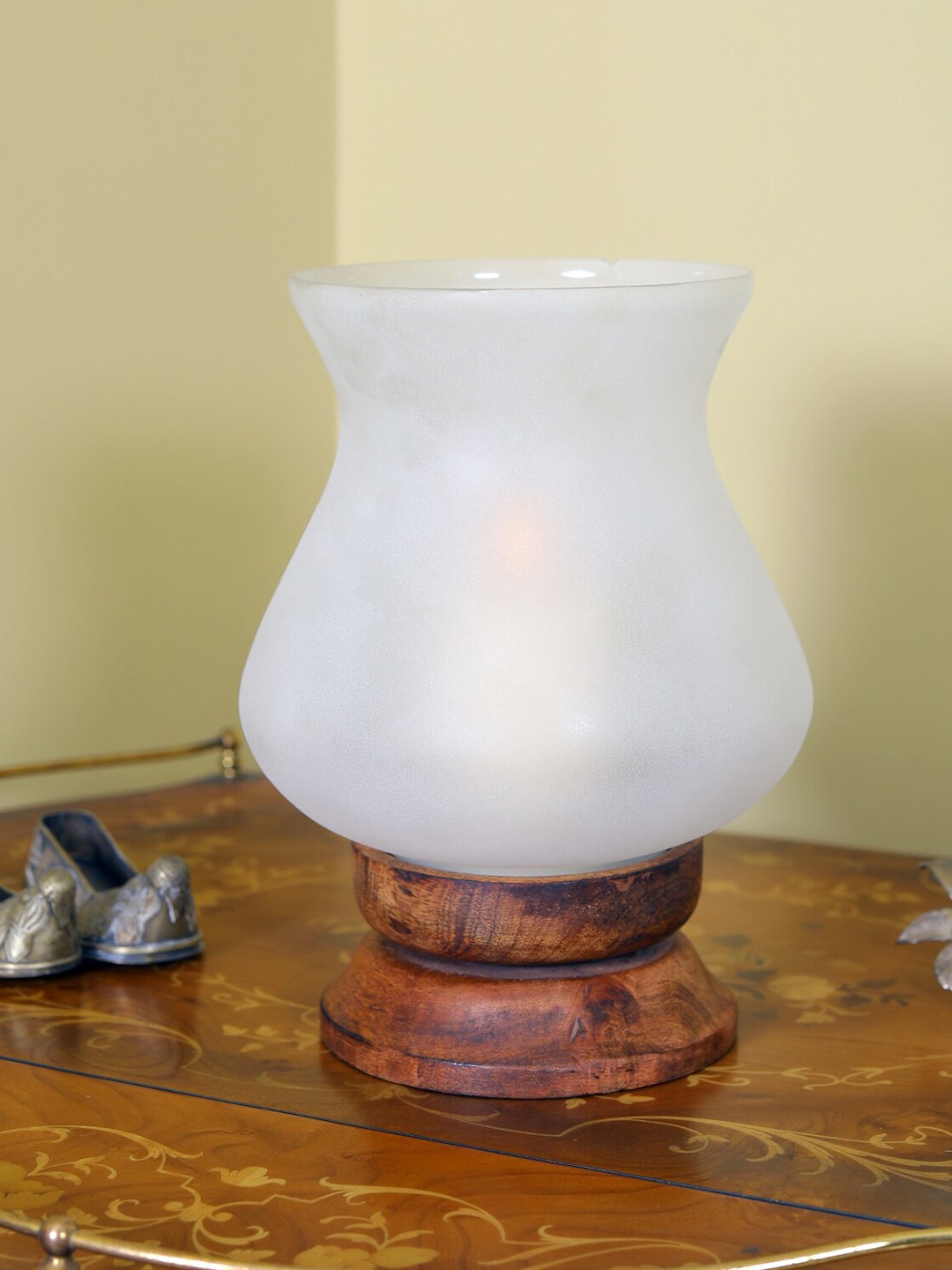 

HOSLEY Off White Glass Candle Holder With Pillar Candle