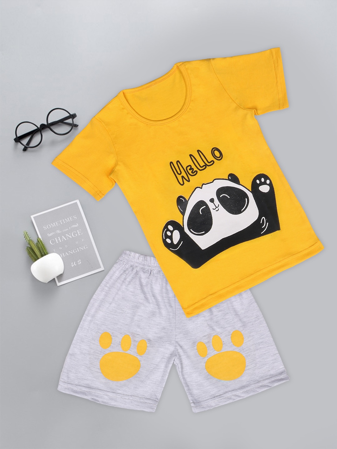 

Fashitale Unisex Kids Yellow & Grey Printed Pure Cotton T-shirt with Shorts