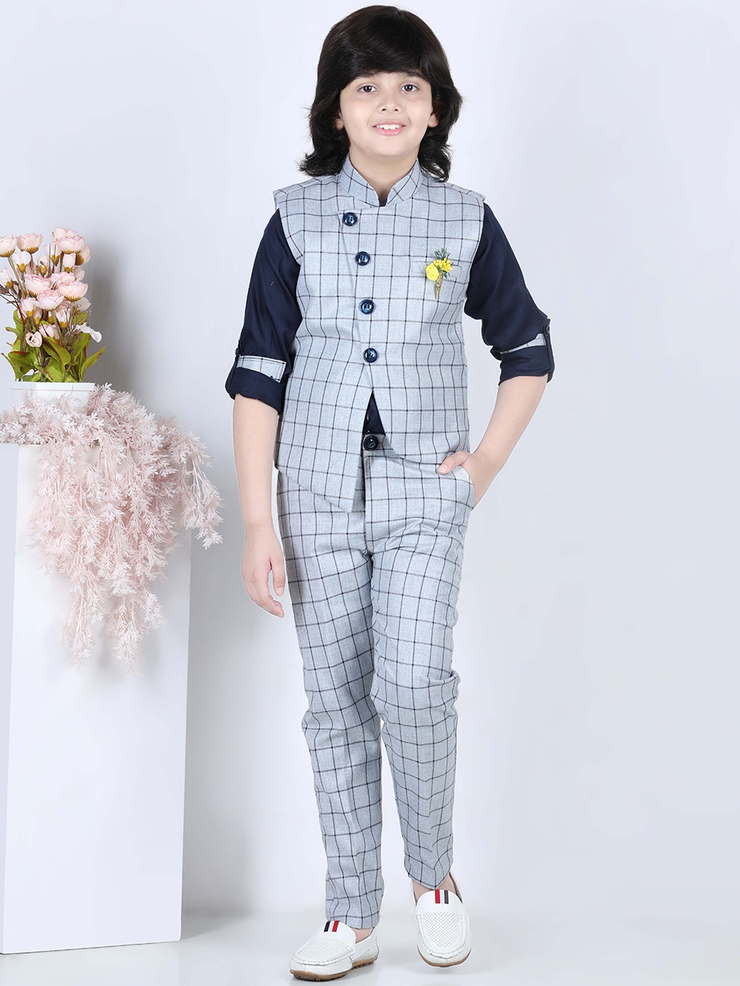 

Aj DEZInES Boys Grey & Navy Blue Checked Single-Breasted 3 Pc Suit