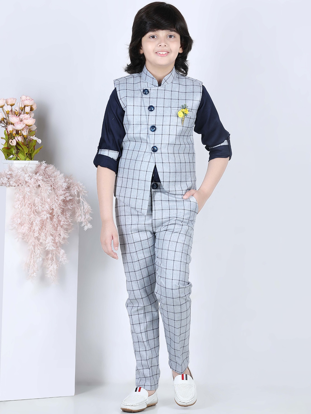 

Aj DEZInES Boys Grey & Navy Blue Checked Shirt with Trousers & Jacket