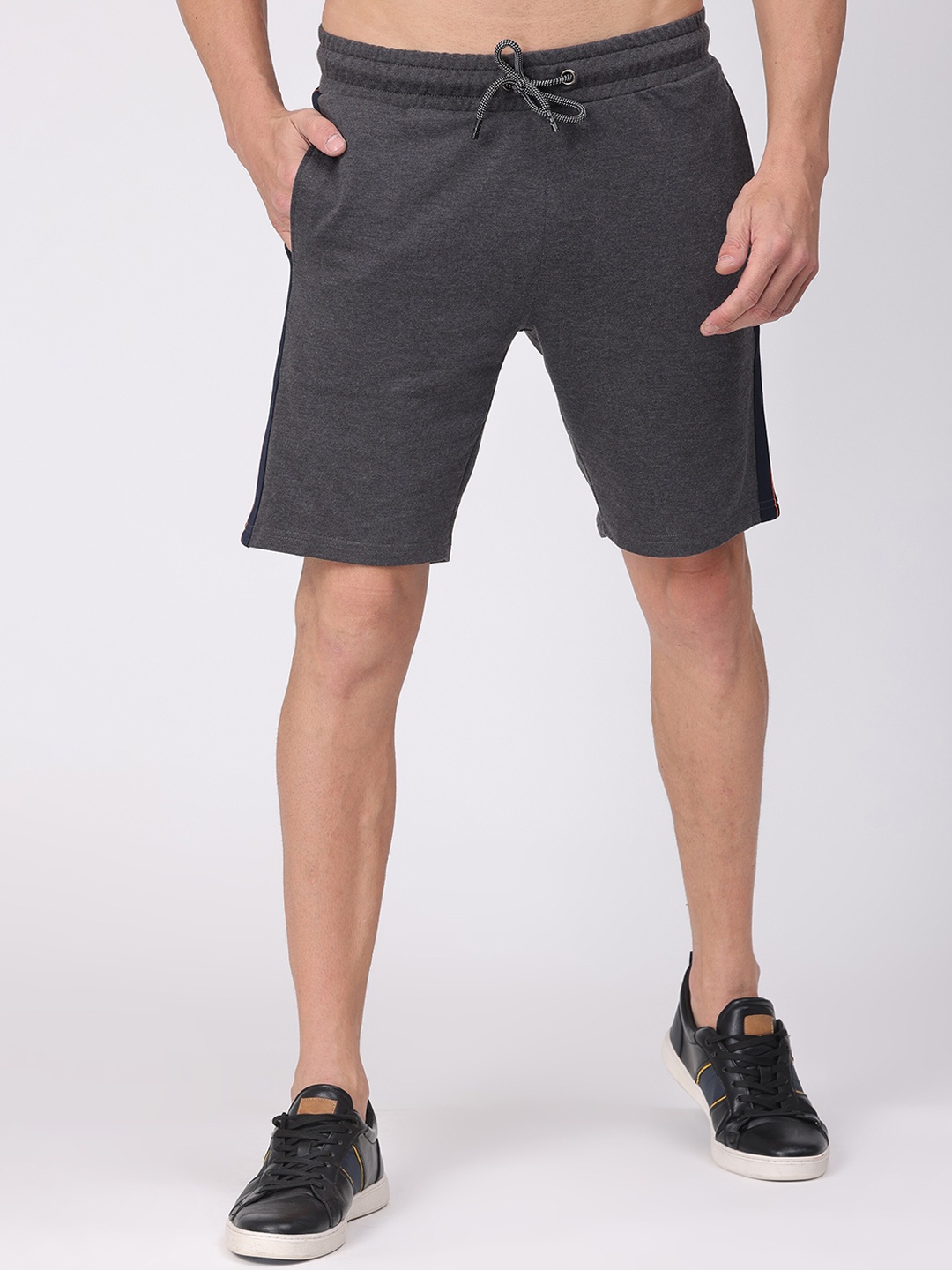 

POLONIUM Men Grey Shorts