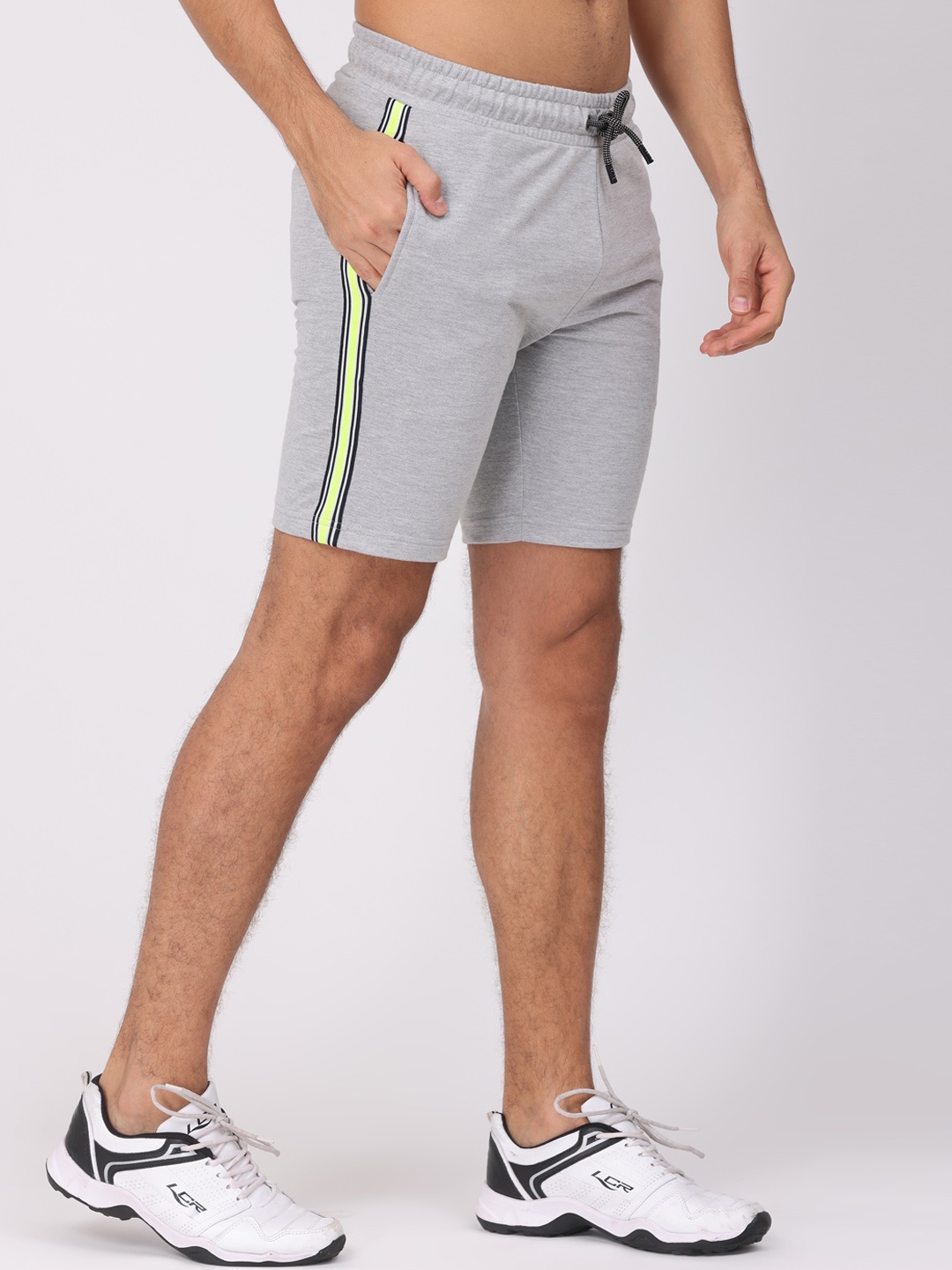 

POLONIUM Men Grey Melange Sports Shorts