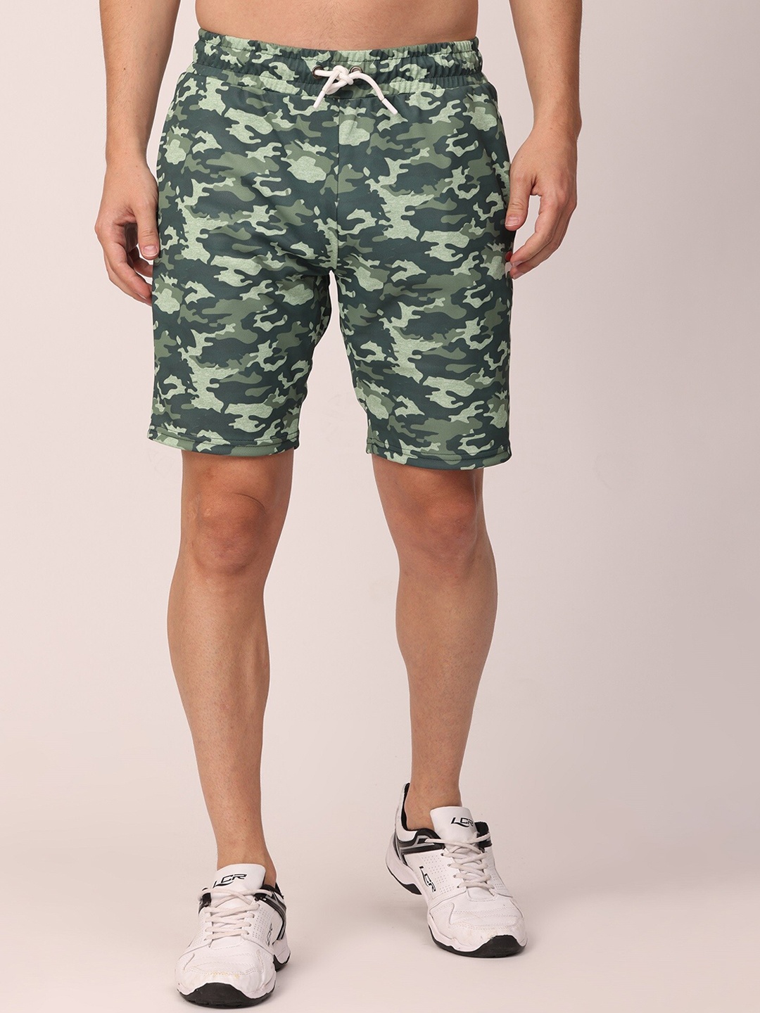 

POLONIUM Men Sea Green Camouflage Printed Shorts