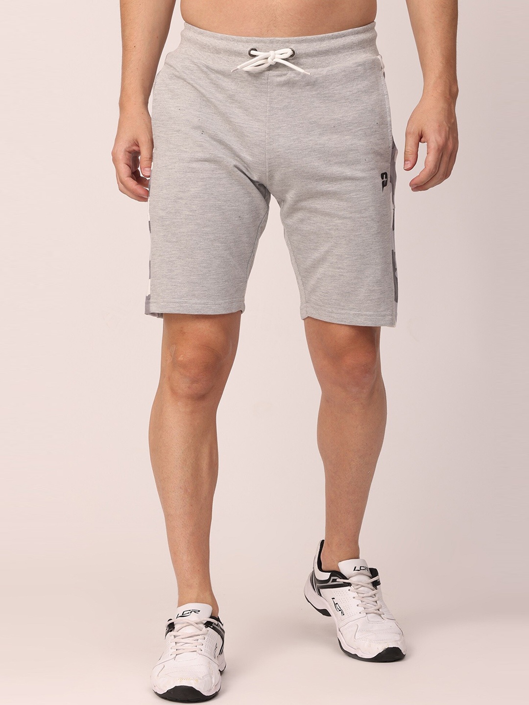 

POLONIUM Men Grey Melange Shorts