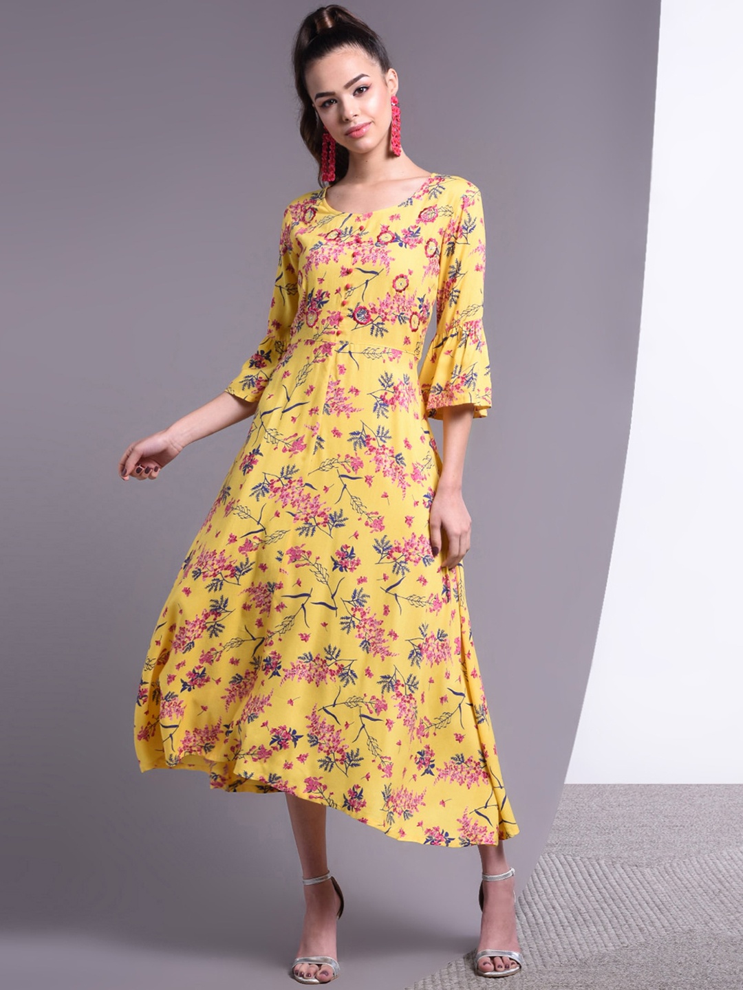 

DORIYA Women Yellow Floral Printed Mirror Work Floral Kurta
