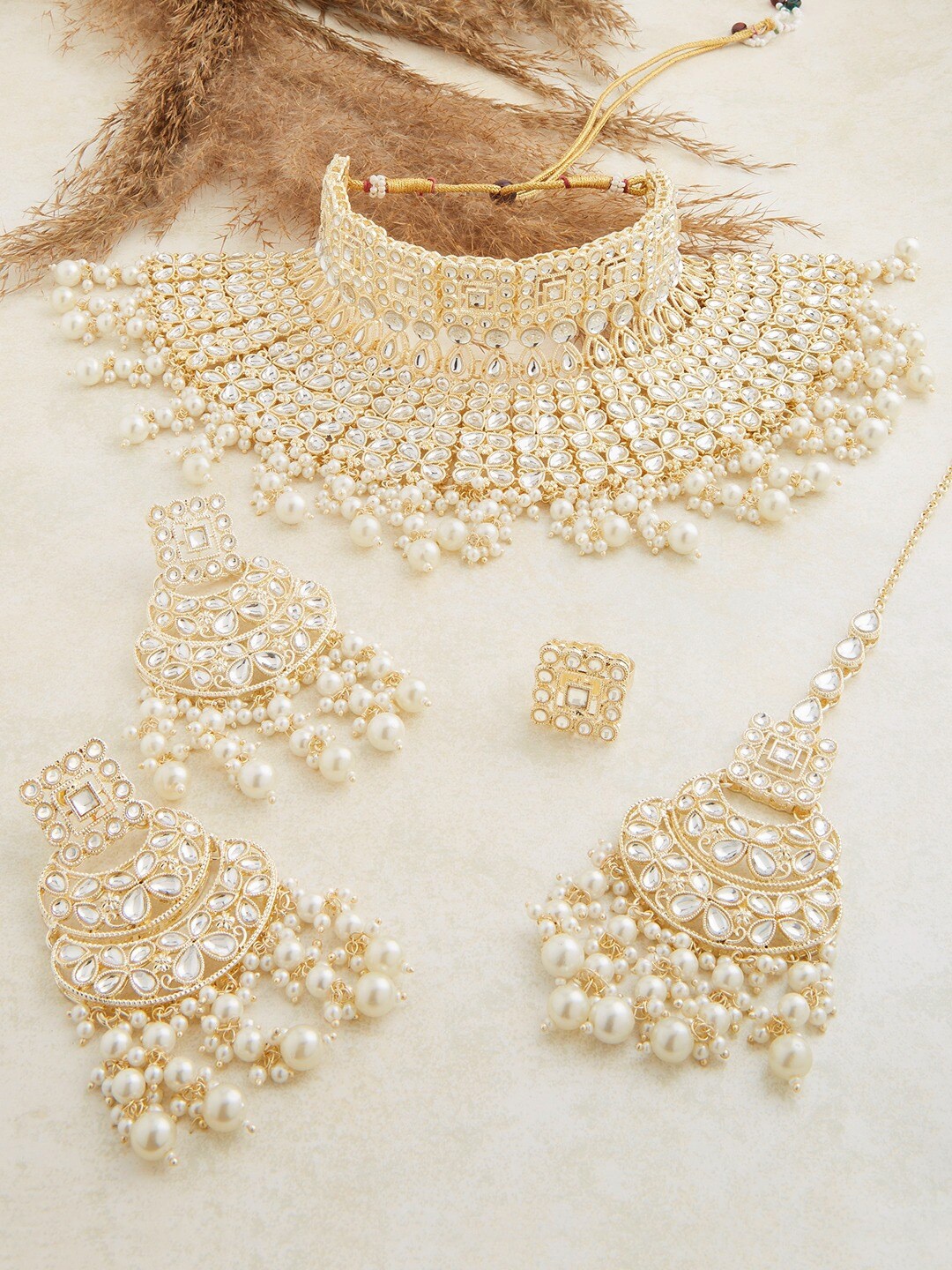 

Zaveri Pearls Gold-Plated White Kundan Studded & Beaded Jewellery Set