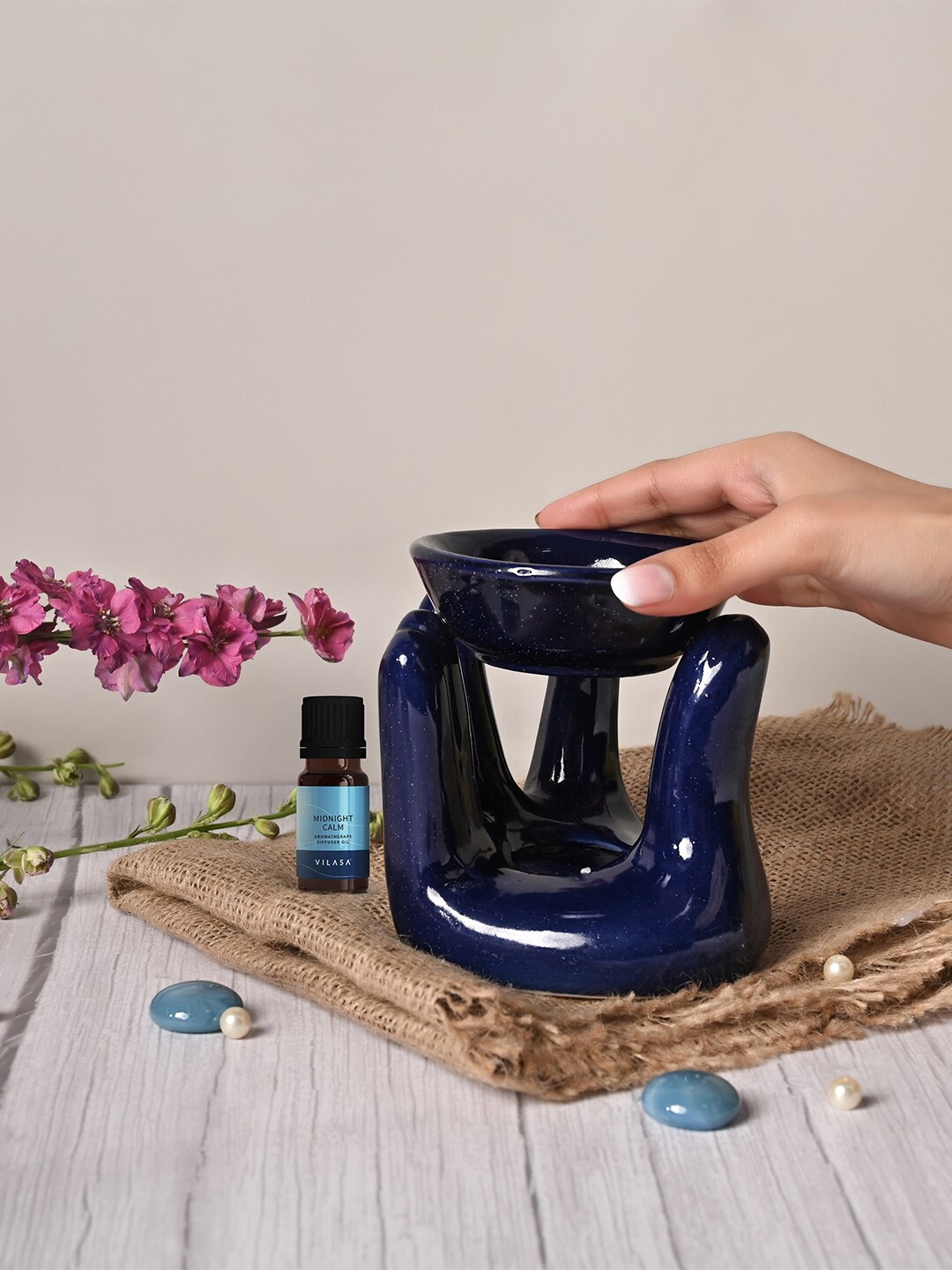 

VILASA Hast Mudra Clay Aroma Oil Diffuser & Burner - Blue, Transparent