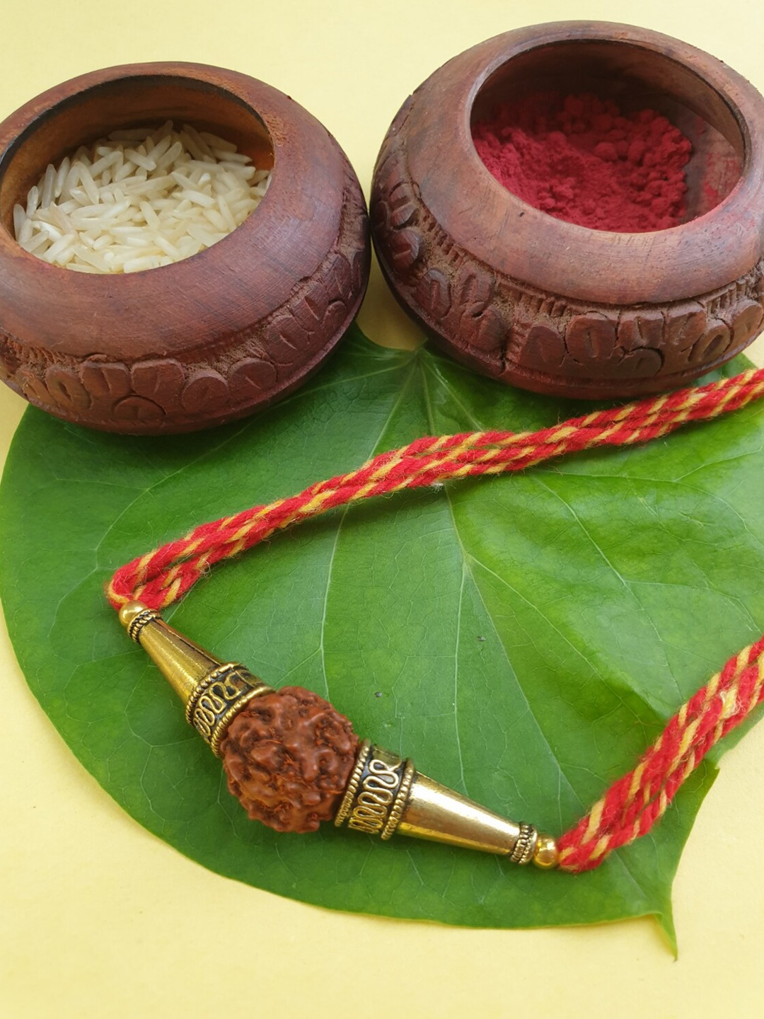 

FIROZA Men Gold & Red Rudraksh Beaded Rakhi, Brown