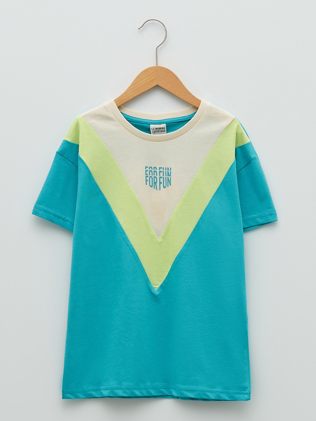 

LC Waikiki Boys Green & Blue Colourblocked Drop-Shoulder Sleeves T-shirt