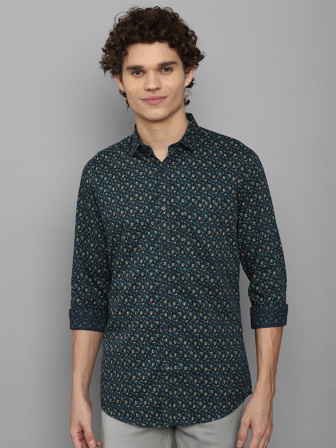 

Allen Solly Men Green Slim Fit Printed Casual Shirt