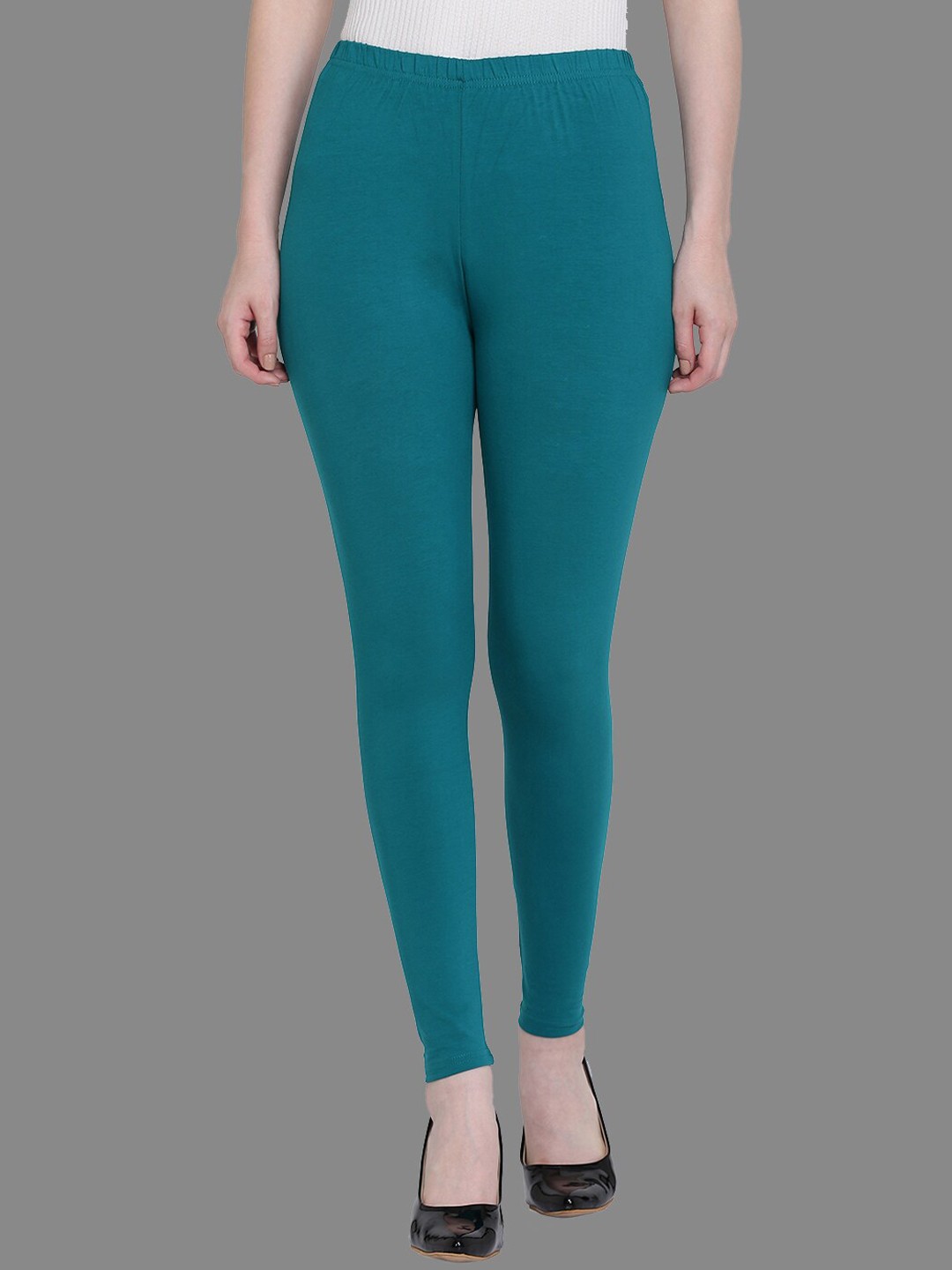 

SPIFFY Women Green Solid Ankle-Length Leggings