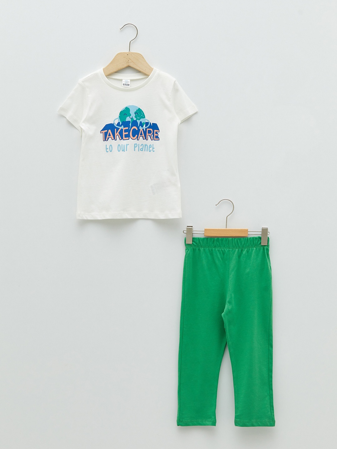 

LC Waikiki Boys White & Green Printed Pure Cotton Pyjamas Set