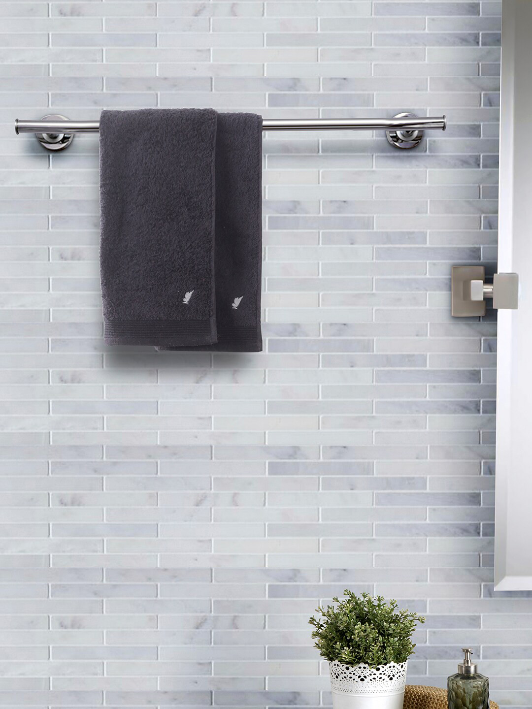 

MASPAR Set Of 2 Black Solid 550 GSM Cotton Super Absorbent Hand Towel