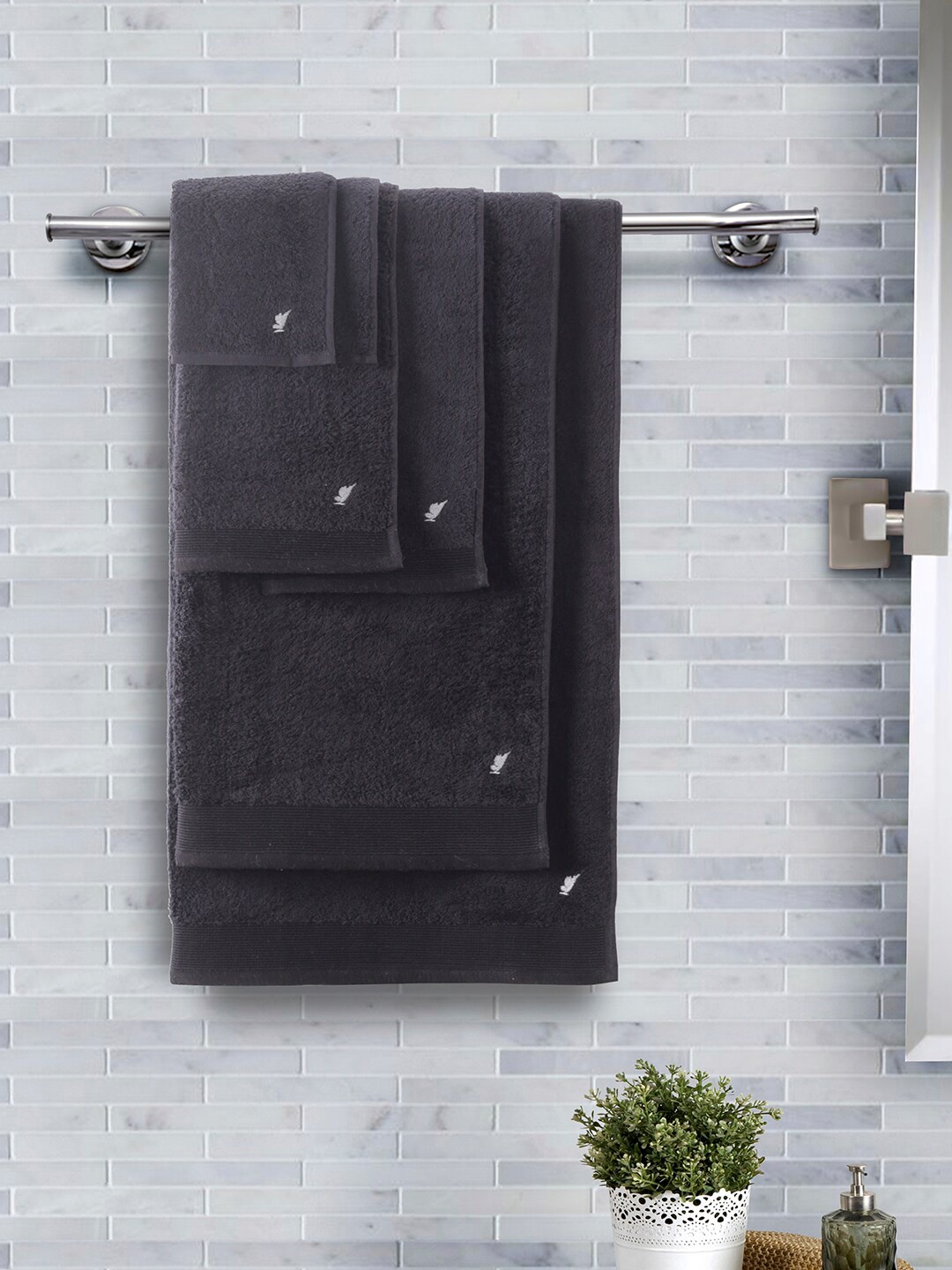 

MASPAR Set Of 6 Black Solid Pure Cotton 550 GSM Towel Set