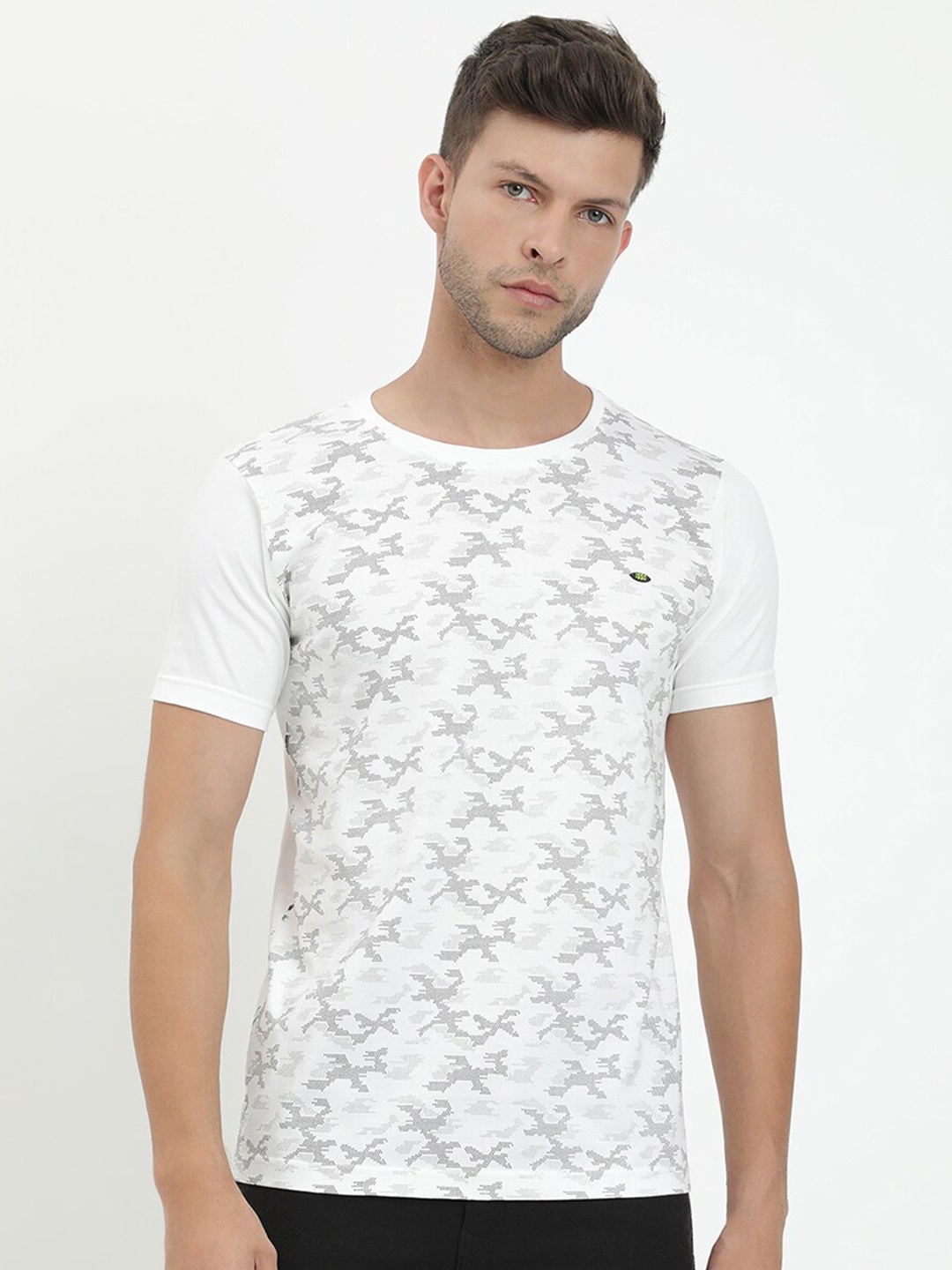 

V2 Value & Variety Men White Floral Printed Raw Edge T-shirt