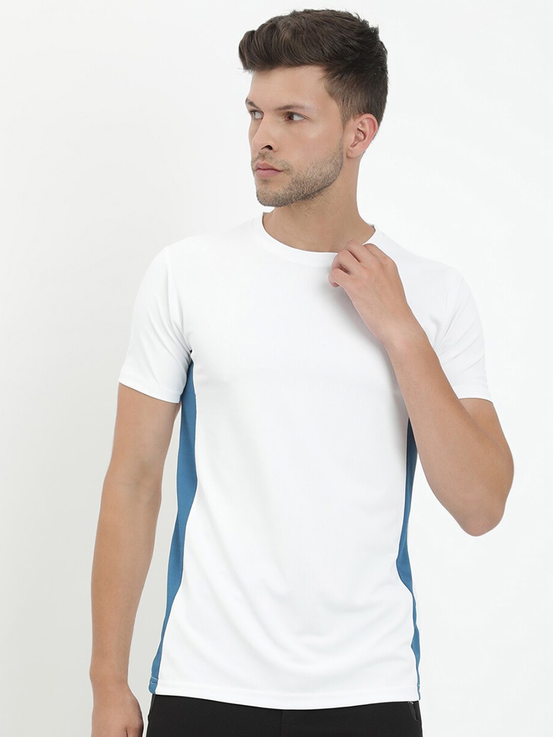 

V2 Value & Variety Men White & light cyan V-Neck T-shirt
