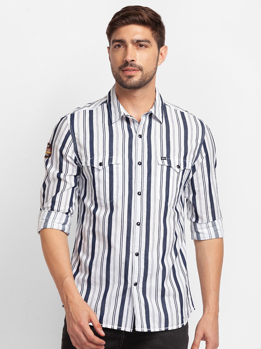 

SPYKAR Men White Slim Fit Striped Casual Shirt