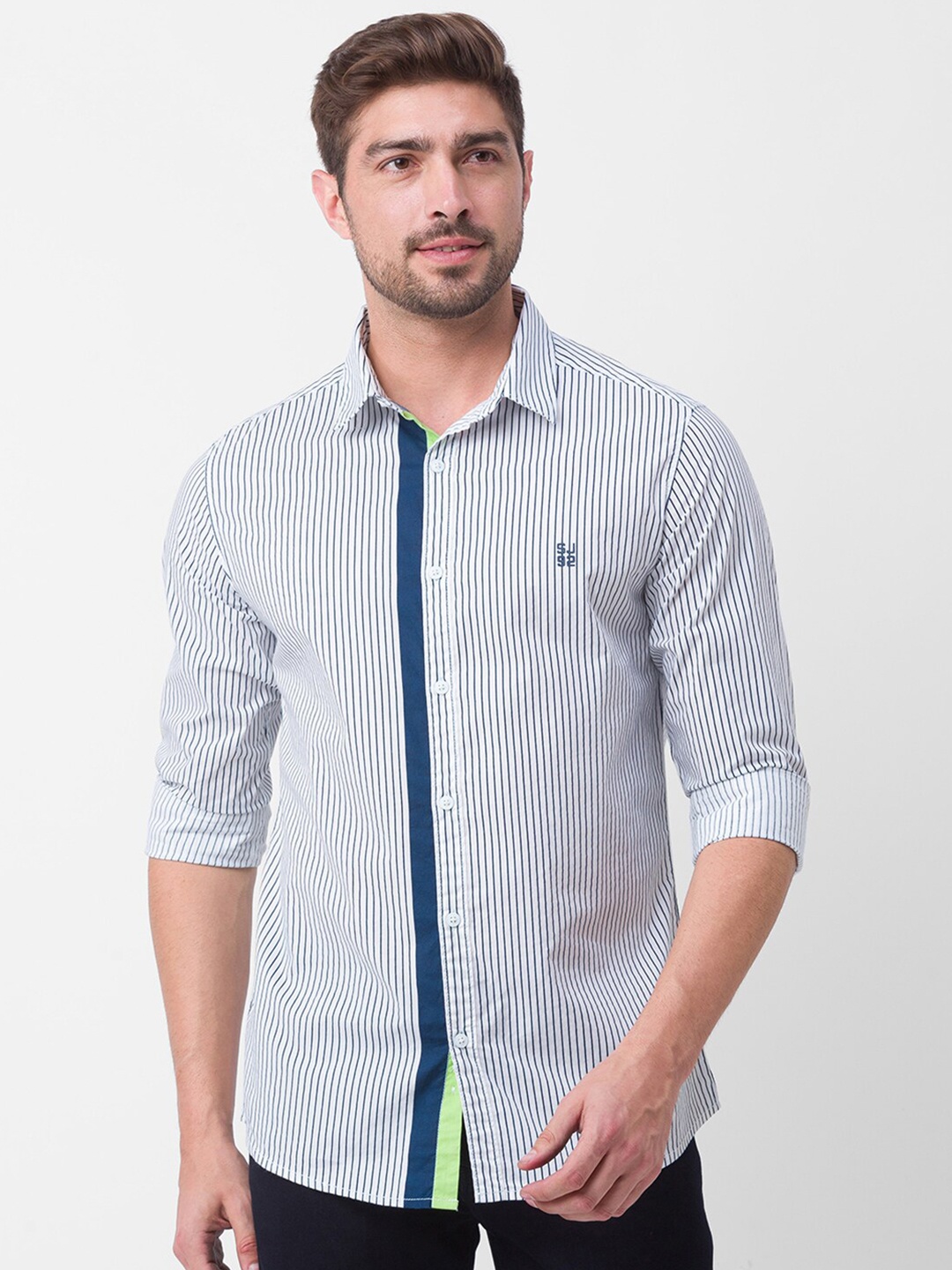 

SPYKAR Men White Slim Fit Striped Casual Shirt
