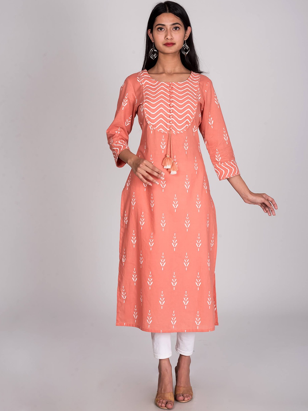 

Swasti Women Peach-Coloured & peach pink Thread Work Floral Kurta